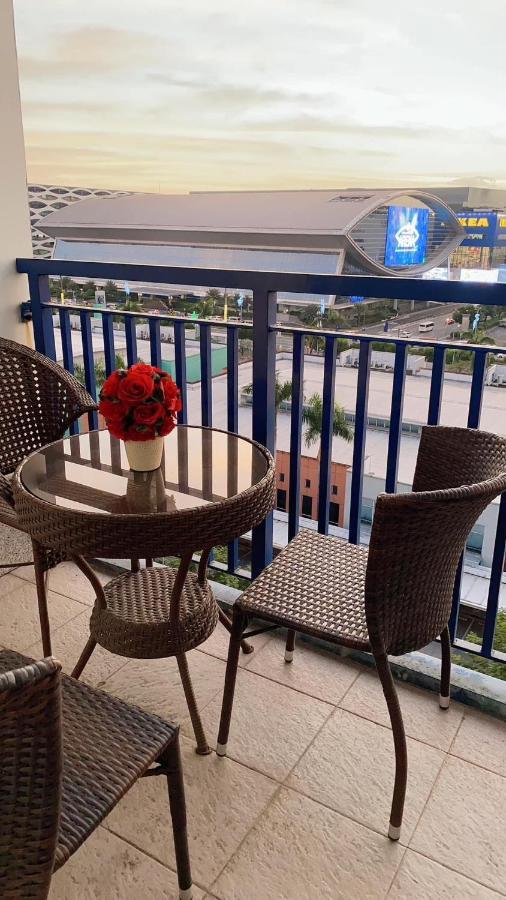 Azenith Staycation At Sea Residences Moa Pasay Buitenkant foto